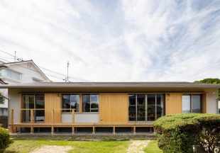 瀬戸の里山に佇む平屋