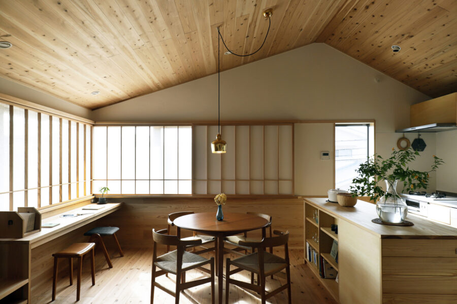 ２階リビングの家